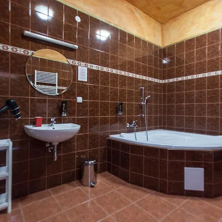 Hotelovy Dum Adina - ホテル Kurdějov