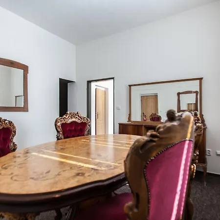 ホテル Hotelovy Dum Adina - Kurdějov