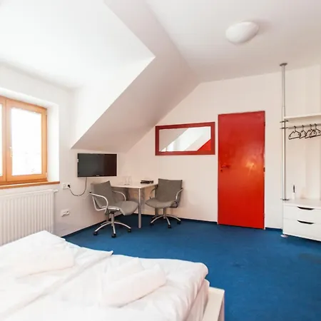 Hotelovy Dum Adina - ホテル 4*