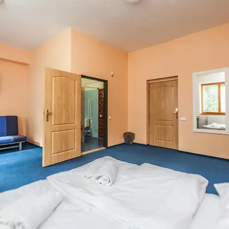 Hotelovy Dum Adina - ホテル Kurdějov